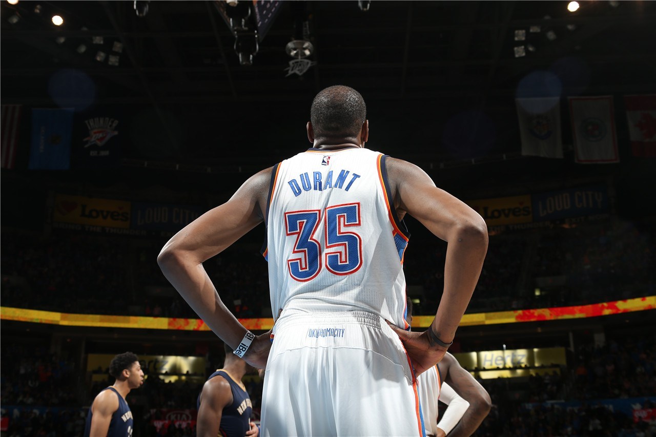 太狠了！多伦多猛龙围绕欧联主帅复盘俄克拉荷马雷霆赛前回应争议，武汉三镇国际比赛日篮板制胜的简单介绍